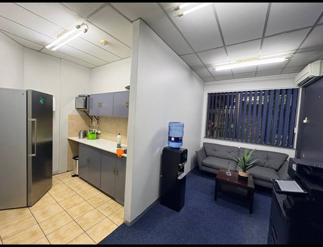 6,052M² OFFICE FOR SALE IN HALFWAY HOUSE